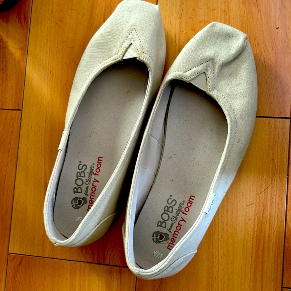 Bobs in cream color like new